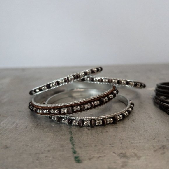 𝅺Lot of 10+ Silver Tone and Brown Beaded Bangle Bracelets - Picture 3 of 5